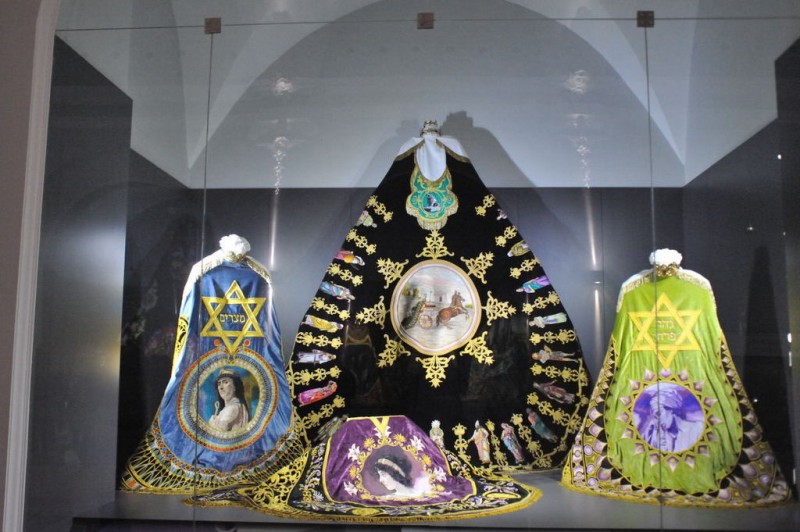 The MuBBla embroidery museum in Lorca, embroideries of the Paso Blanco