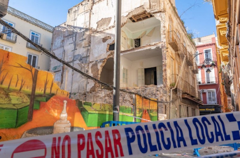 <span style='color:#780948'>ARCHIVED</span> - Cartagena Town Hall responds quickly after building collapses in the city centre