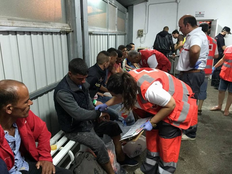 <span style='color:#780948'>ARCHIVED</span> - Canary Island resources overwhelmed as more than 2,000 irregular migrants arrive over the weekend