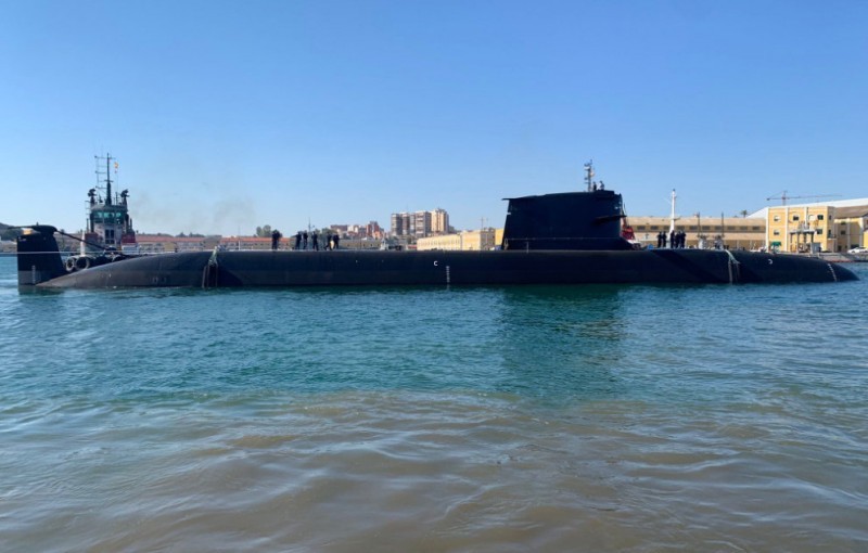<span style='color:#780948'>ARCHIVED</span> - VIDEO New Spanish S-81 submarine reaches water at last in Cartagena