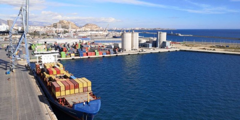 <span style='color:#780948'>ARCHIVED</span> - 17 crew on cargo ship docked in Alicante port test positive for Covid