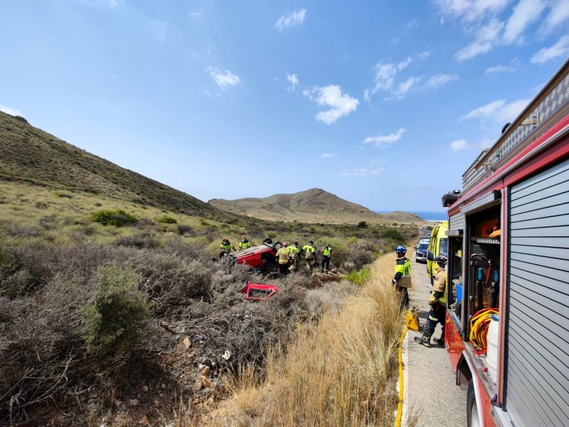 <span style='color:#780948'>ARCHIVED</span> - Vehicle driven by 79-year-old man overturns on La Azohia-Cartagena road