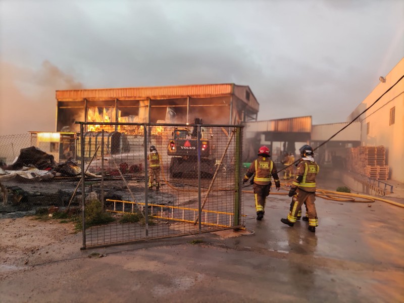<span style='color:#780948'>ARCHIVED</span> - Fire in Torre Pacheco fruit warehouse rages for seven hours