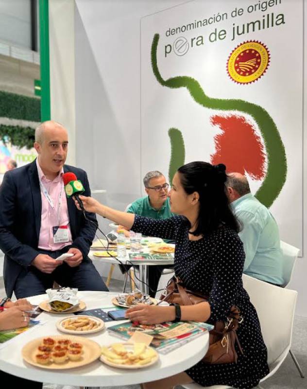Jumilla promotes highly prized local pears at international fruit fair in Madrid