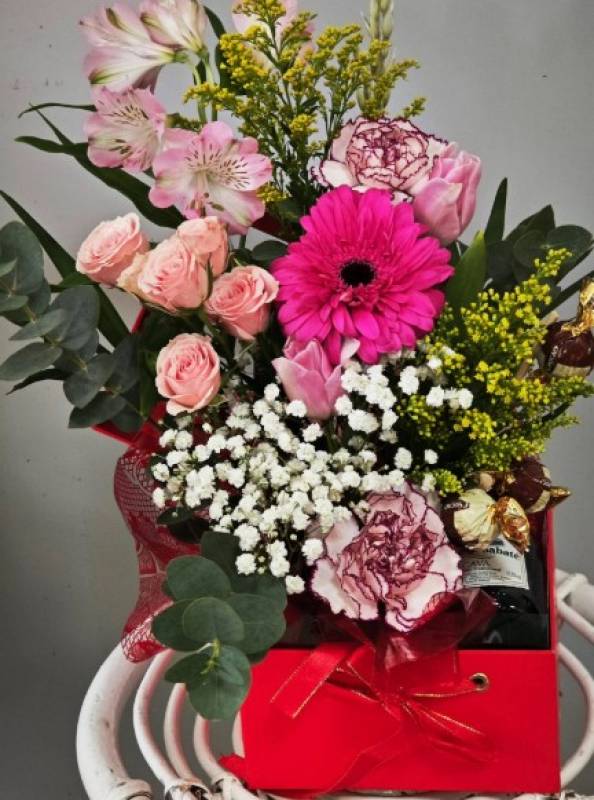 Send your mother flowers this Mothers' Day with a beautiful bouquet from Garden Boutique
