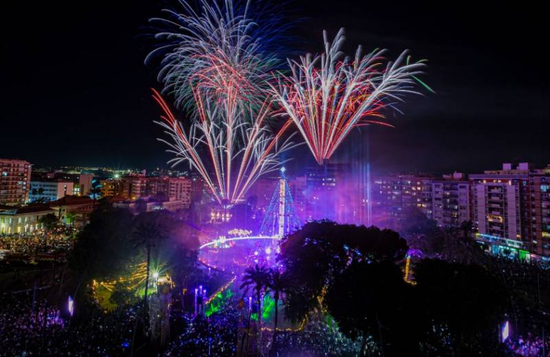 WATCH: Richard Gere lights up Murcia in the city's most spectacular Christmas launch ever