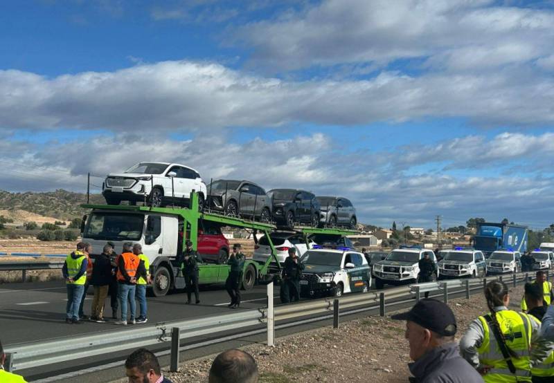 Tractors took over Murcia motorways today on a day full of farmers' protests