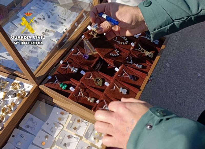 Guardia Civil seizes fake designer goods worth €116,000 at Puerto de Mazarrón street market