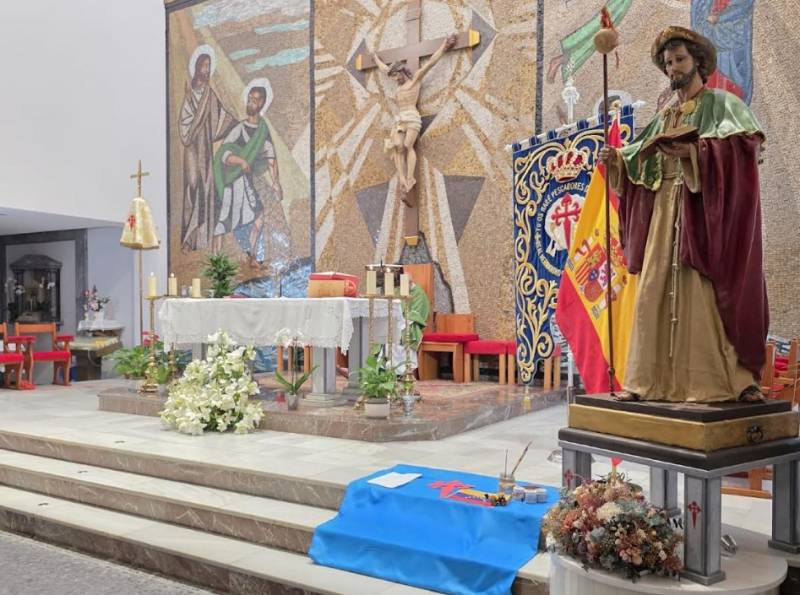 Figure of patron saint restored in Santiago de la Ribera by the original sculptor