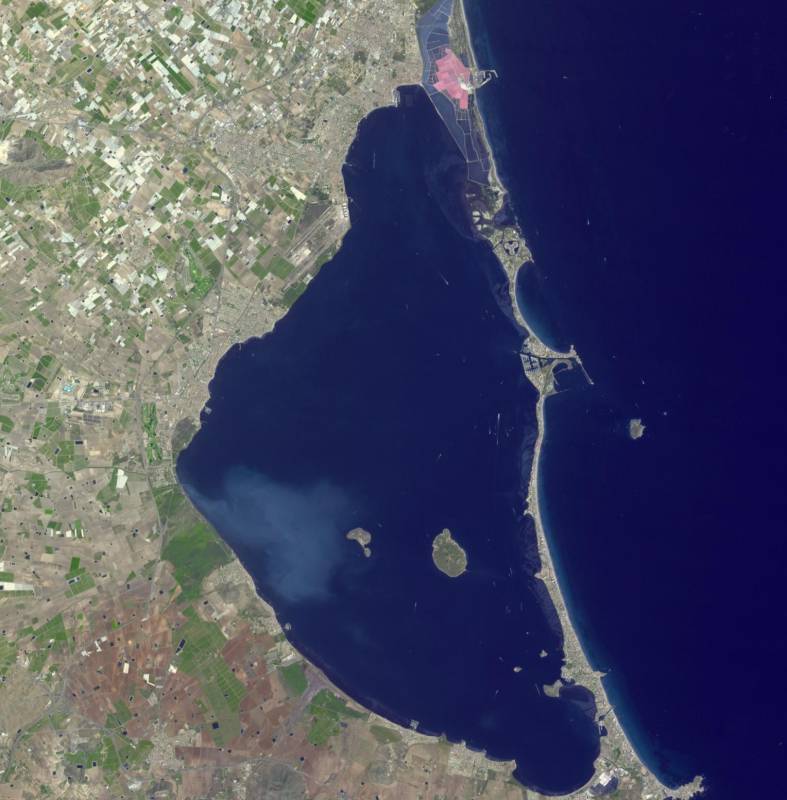 Scientists warn Mar Menor's mysterious 'white patch' is creating an underwater desert