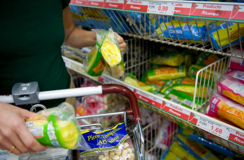 Plastic bags, mini shampoos and wrapped fruit all set to vanish from Spanish shops