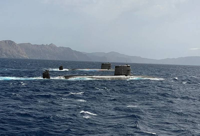 Navy submarines Isaac Peral and Narciso Monturiol sail together in Cartagena for the first time